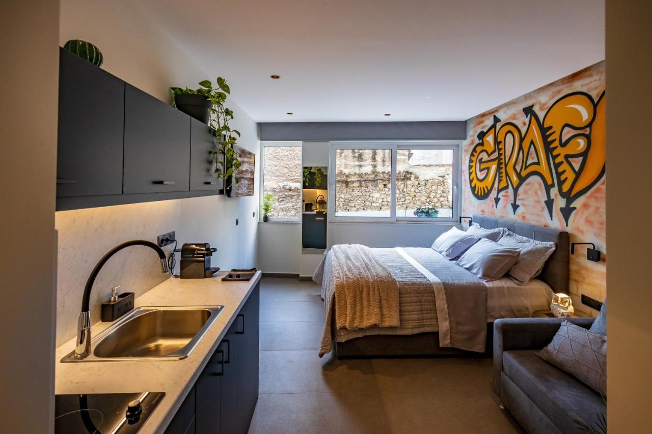 Triple A - Graffiti Homage In Psirri Square - Free Parking! Apartamento Atenas Exterior foto