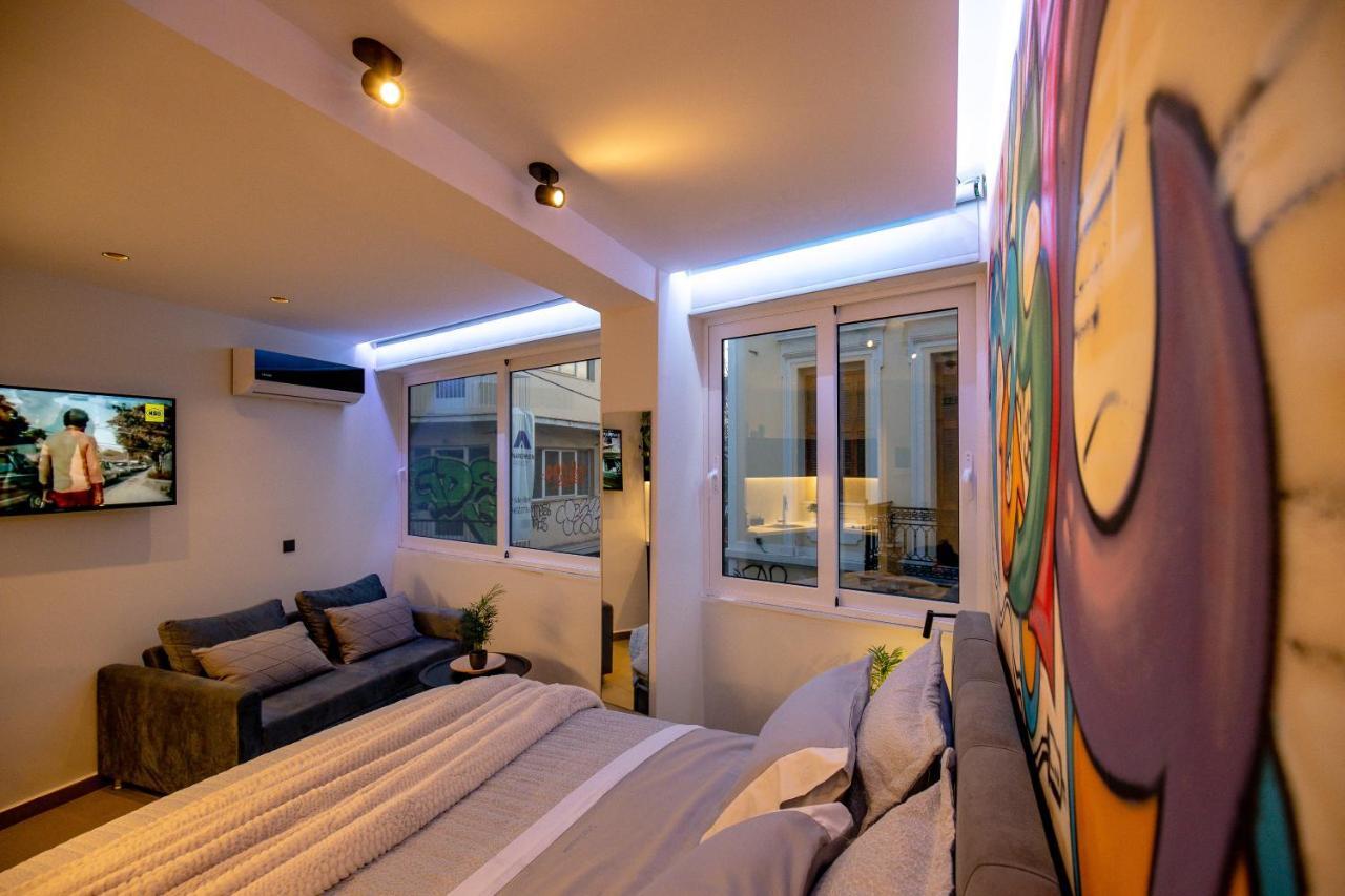 Triple A - Graffiti Homage In Psirri Square - Free Parking! Apartamento Atenas Exterior foto
